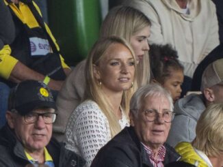Sky-Moderatorin Katharina Kleinfeldt jubelt über BVB-Sieg