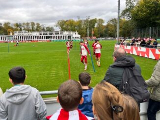 FC-Training vor vielen Fans: Alle Profis fit, nur ein