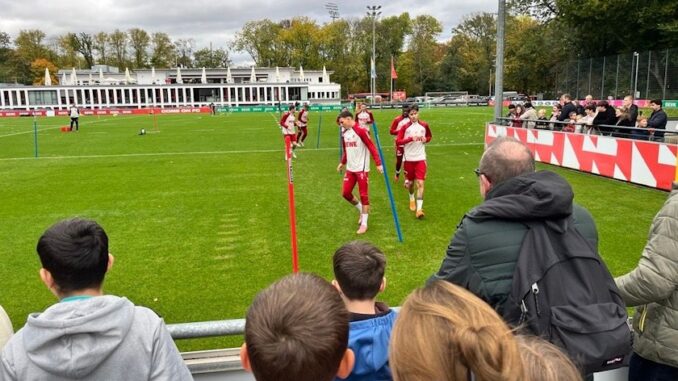 FC-Training vor vielen Fans: Alle Profis fit, nur ein
