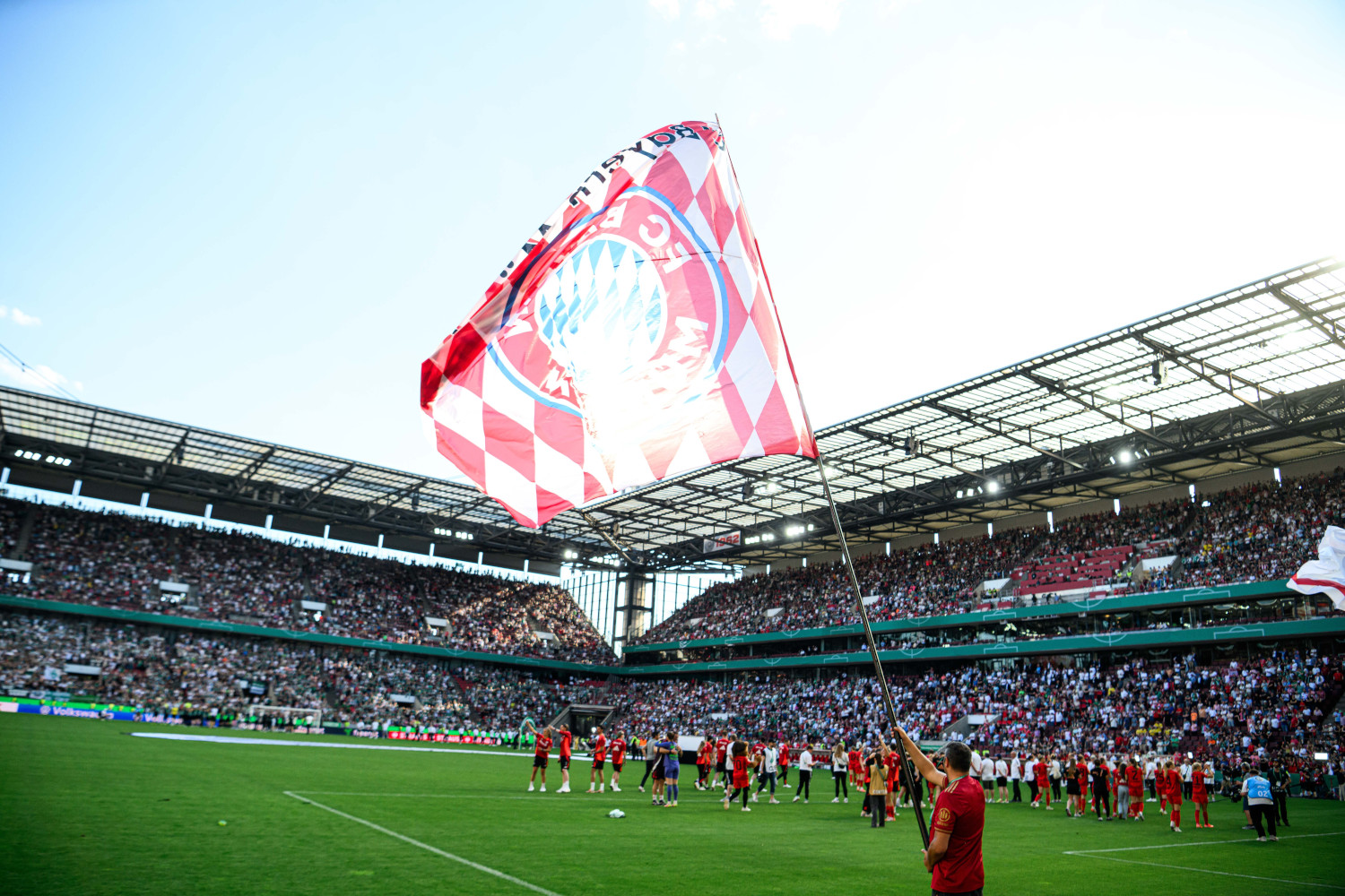 Bundesliga: Bayern in Gladbach, Dortmund gegen Köln und