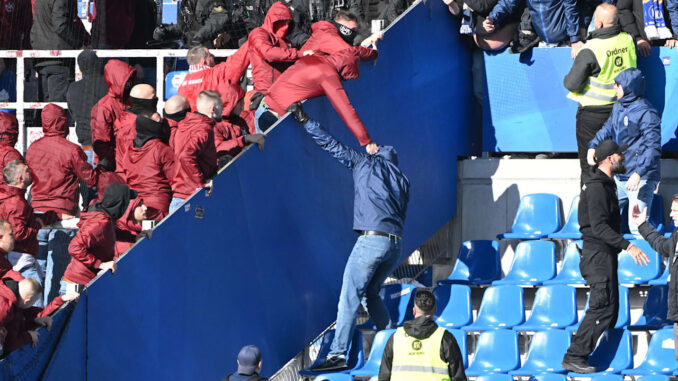 2. Liga: Hässliche Fan-Ausschreitungen nach KSC-Lautern |