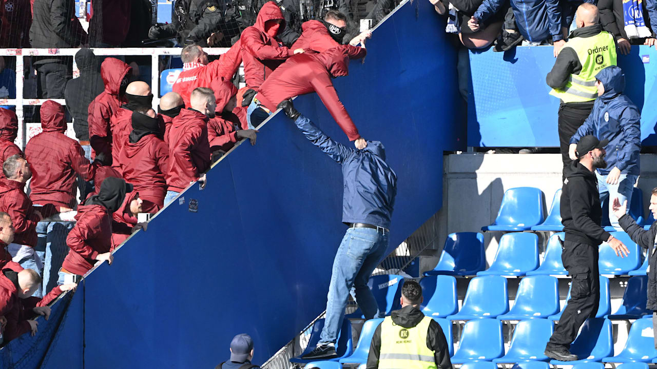2. Liga: Hässliche Fan-Ausschreitungen nach KSC-Lautern |
